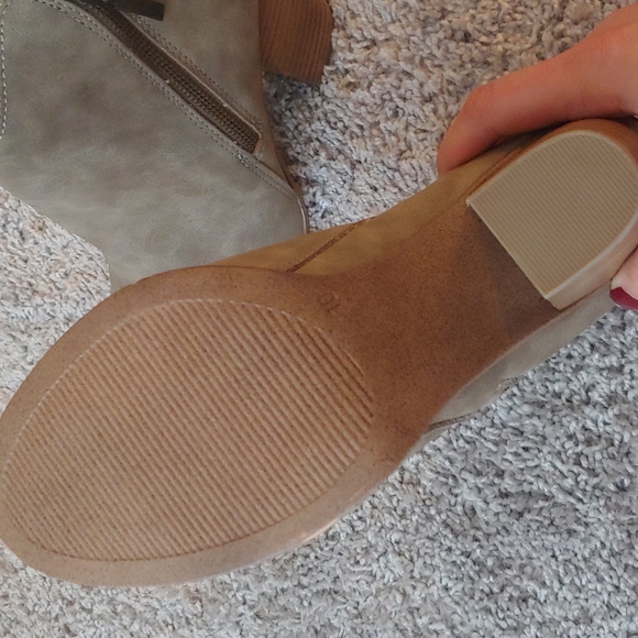 Michael Shannon Booties - Picture 3 of 4